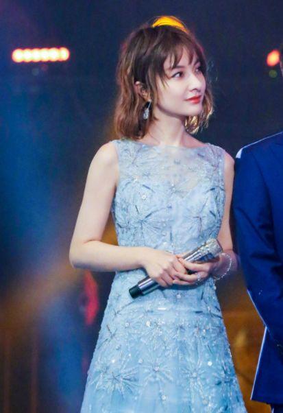 吴昕照片最新照片,时尚魅力尽显”