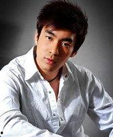 张胤哲个人资料,才华横溢的年轻艺术家，揭秘其多彩人生